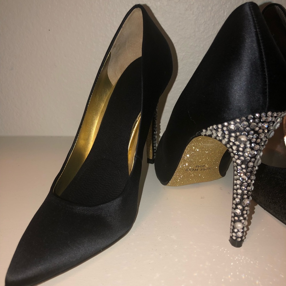 Nine West Satin & Rhinestones pumps - 8.5 NEW